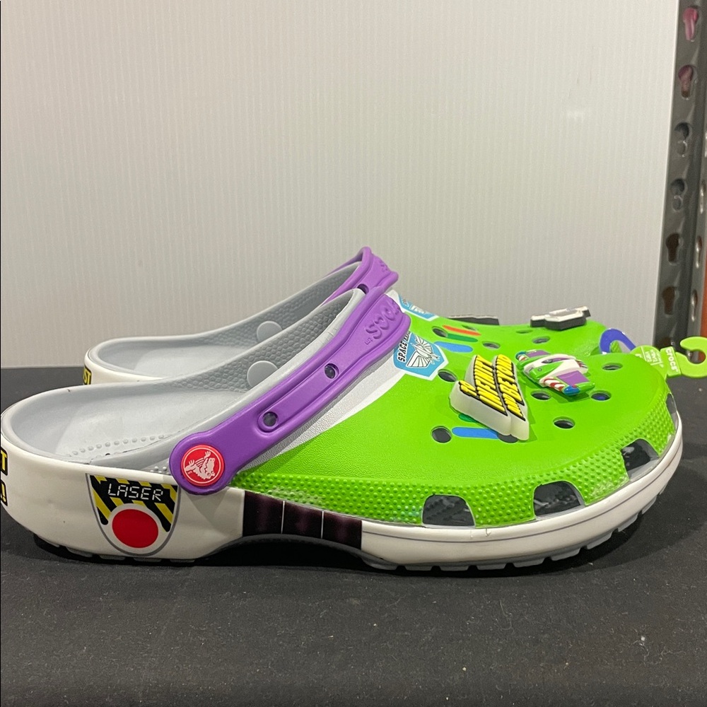 Buzz Lightyear - Picture 2 of 3
